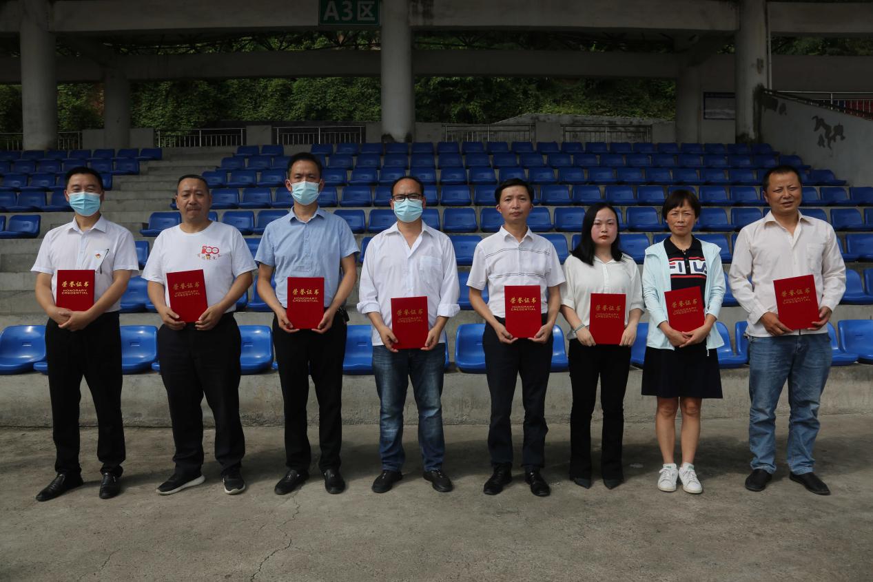 满园芳菲竞秋色 四季兼山噙墨香 ——剑阁中学举办今秋开学典礼暨第37